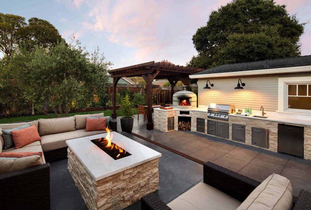 Beautiful-Outdoor-Living-Spaces-14-1-Kindesign