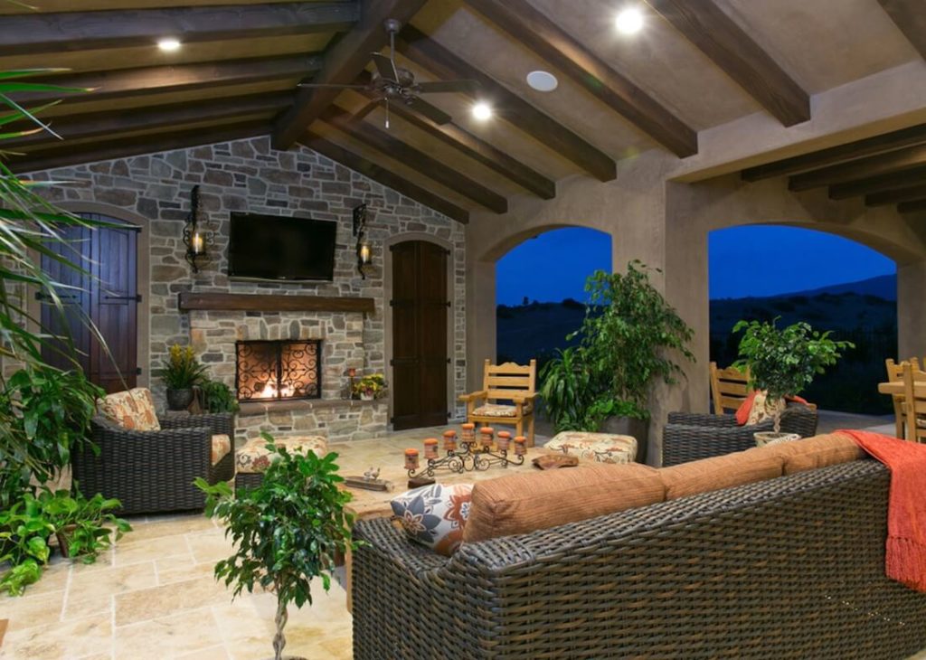 Outdoor-Living-Spaces-TV